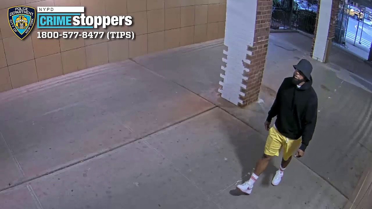 Man, 65, robbed at gunpoint while sitting on Bronx bench
