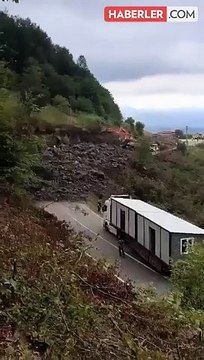 Ordu'da kontrolsüz patlatılan dinamit, ilçenin şehre bağlanan yolunu kapattı