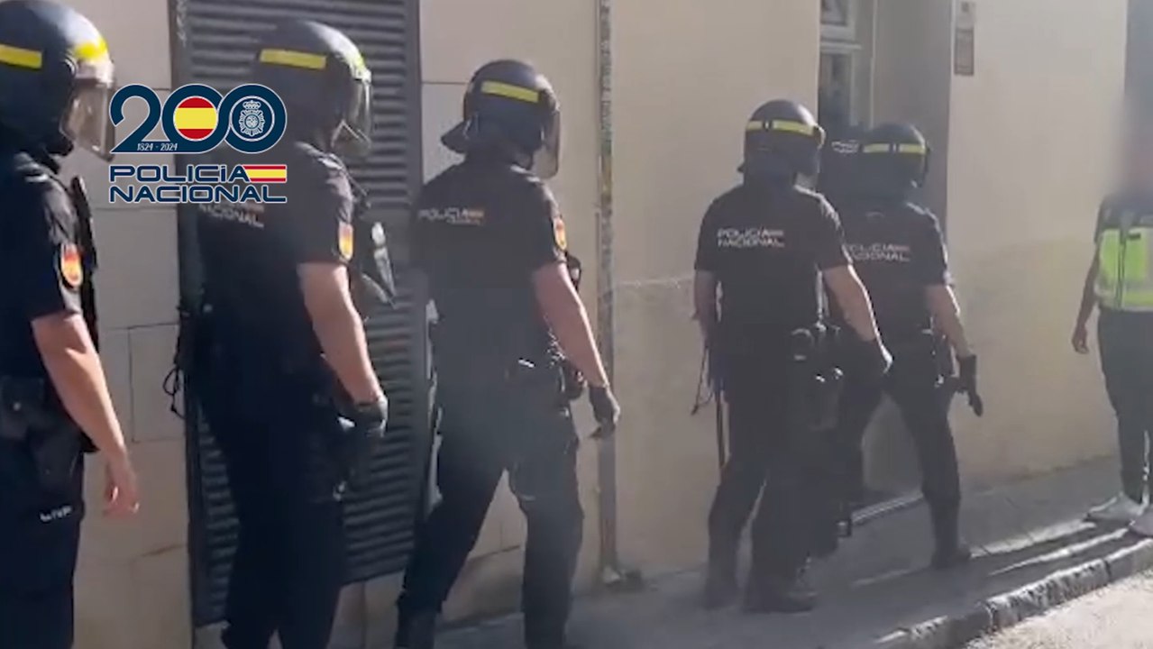 La Policía Nacional registra un piso en el distrito de Latina en el que 17 mujeres eran obligadas a prostituirse.