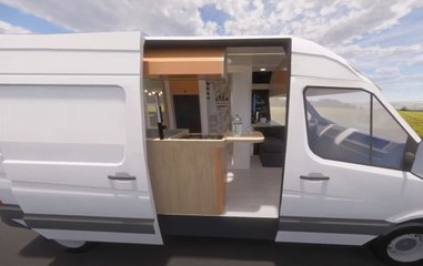 Casal de SC compra ambulância em leilão para transformar em motorhome e viajar o mundo