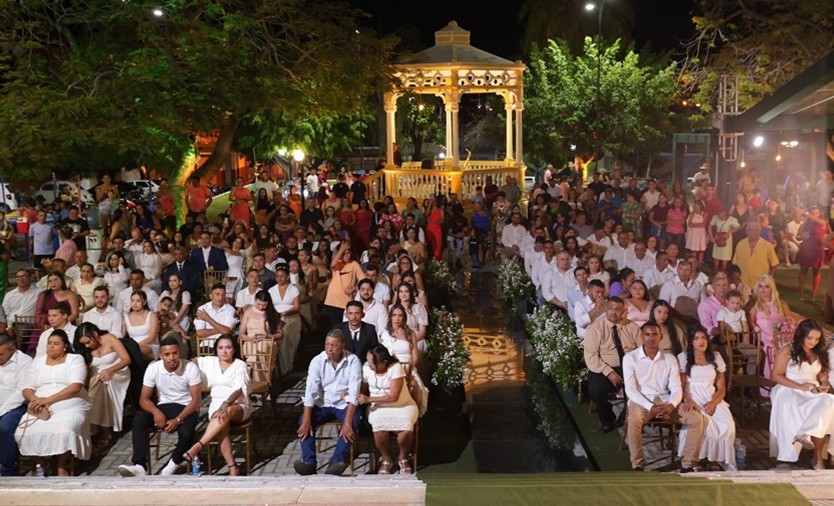 Casamento comunitário na Comarca de Cajazeiras reúne 51 casais na praça da Igreja Matriz