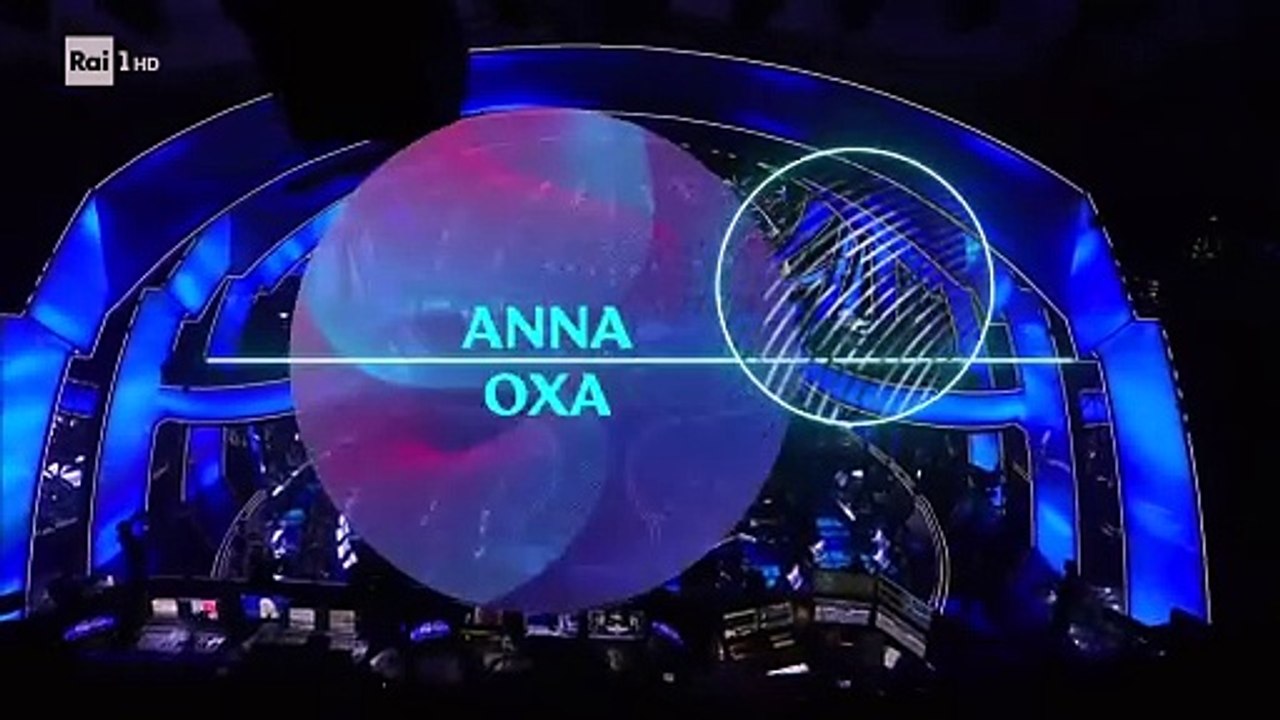 Sanremo 2023 - Anna Oxa canta 'Sali'