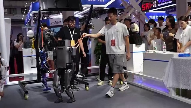 No Comment : les robots humanoïdes envahissent Pekin