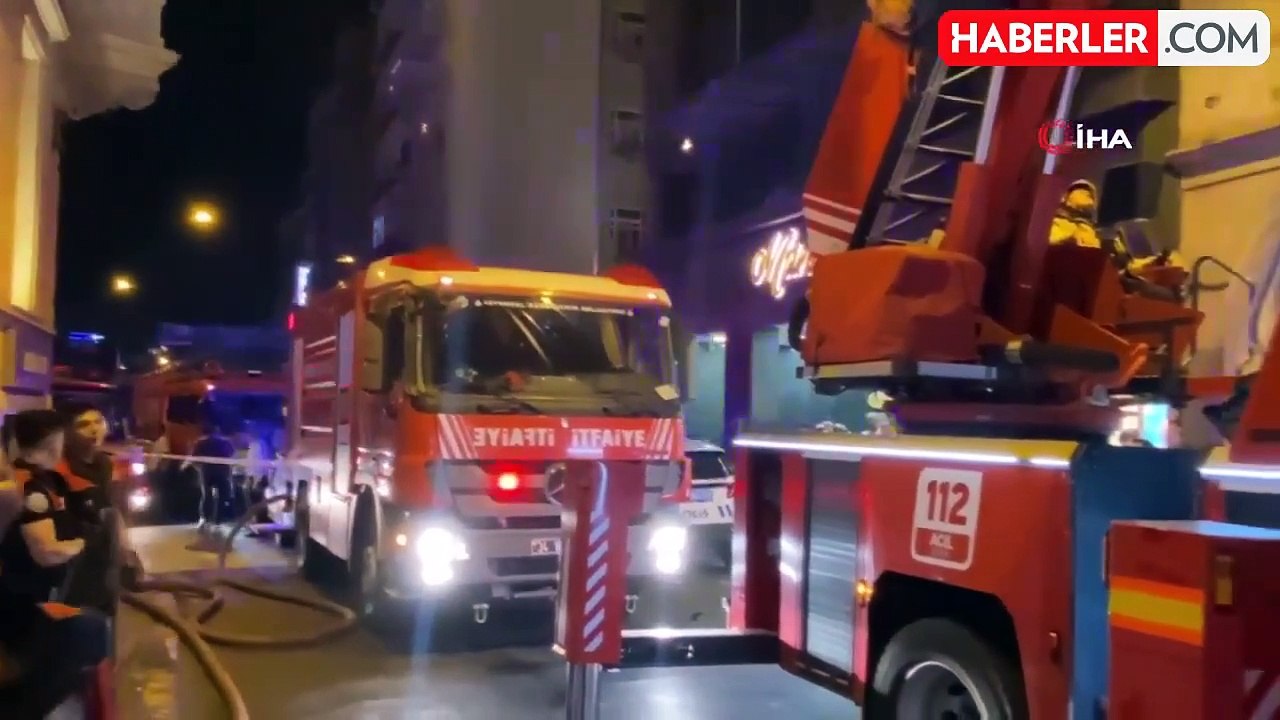 Beyoğlu'ndaki bir otelde bilinmeyen nedenle yangın çıktı