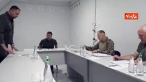 Guerra in Ucraina, Zelensky visita le truppe impegnate nell'oblast di Sumy