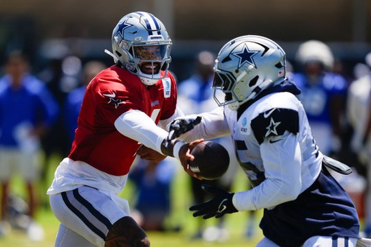 Ezekiel Elliot protagoniza momentos reveladores del campo de entrenamiento de los Cowboys