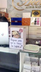 Hondureña pide dinero para tinearse