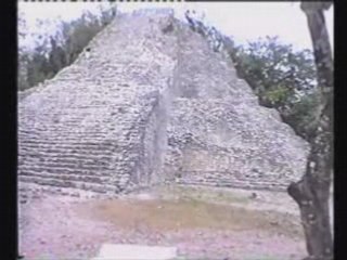 Coba, des pyramides dans la jungle