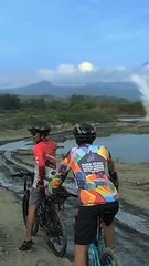 Gowes blusukan ke galian pasir
