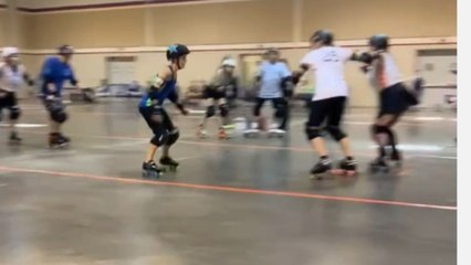 'Should've Taken the Middle Lane!' - Skater’s bold move backfires during competitive Roller Derby game
