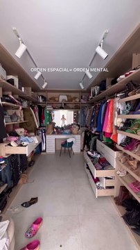 Sofía Suescun abre las puertas de su impresionante vestidor con tocador, armario para zapatos y una colección de bolsos