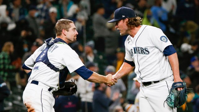 Shocking Dismissal: Manager Fired by Mariners via Social Media