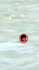 ডুবে যাওয়া থেকে রক্ষা পেল বাংলাদেশি ছেলে.Bangladeshi boy saved from drowning.