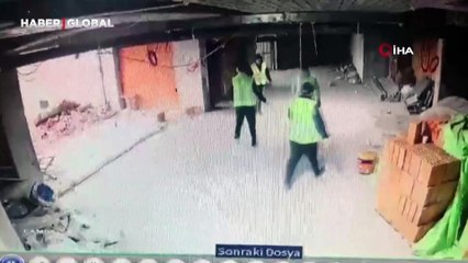 İnşaattaki güvenlik görevlisine dehşeti yaşattılar: Her anı kamerada
