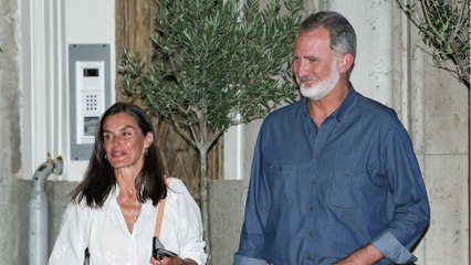 GALA VIDEO - Letizia d’Espagne et Felipe VI en amoureux : le couple surpris dans leur restaurant fétiche