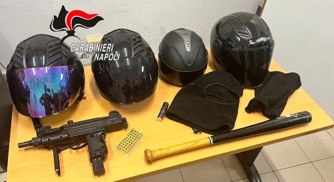 Napoli, carabinieri scoprono kit per rapine e agguati: c'è anche una mitraglietta (23.08.24)