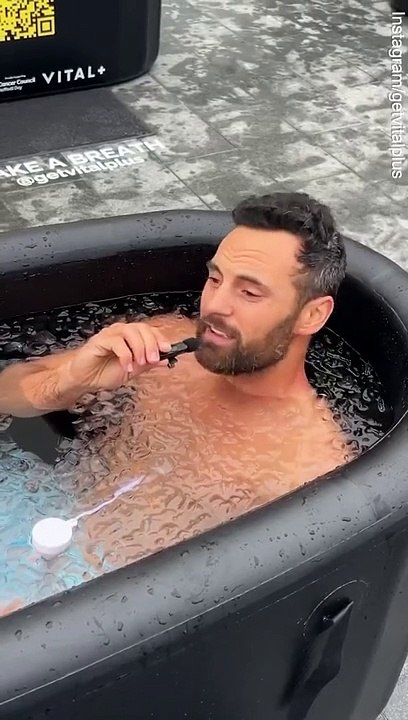 Aussie reality stars go shirtless for an ice bath on Daffodil Day