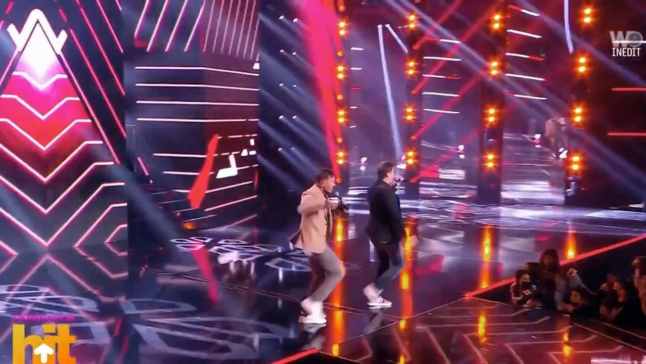 Les Worlds Apart chantent un medley de leur tube au "Hit Machine"