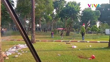 Kondisi Makin Memanas Depan DPR, Massa Terobos Pagar