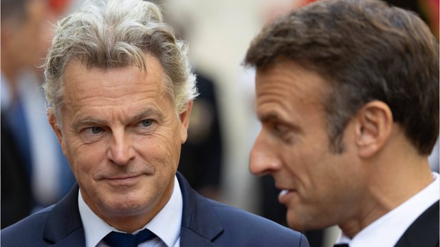 GALA VIDEO - Fabien Roussel accuse Emmanuel Macron de “coup d’État” : Adrien Gindre tombe de sa chaise