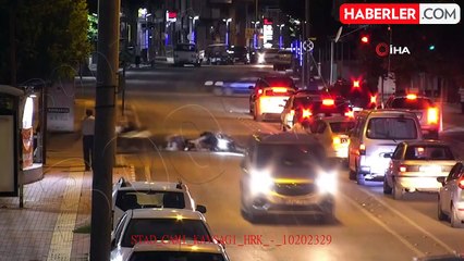 Hızlı girdikleri virajda panelvanın altında kalmaktan son anda böyle kurtuldular