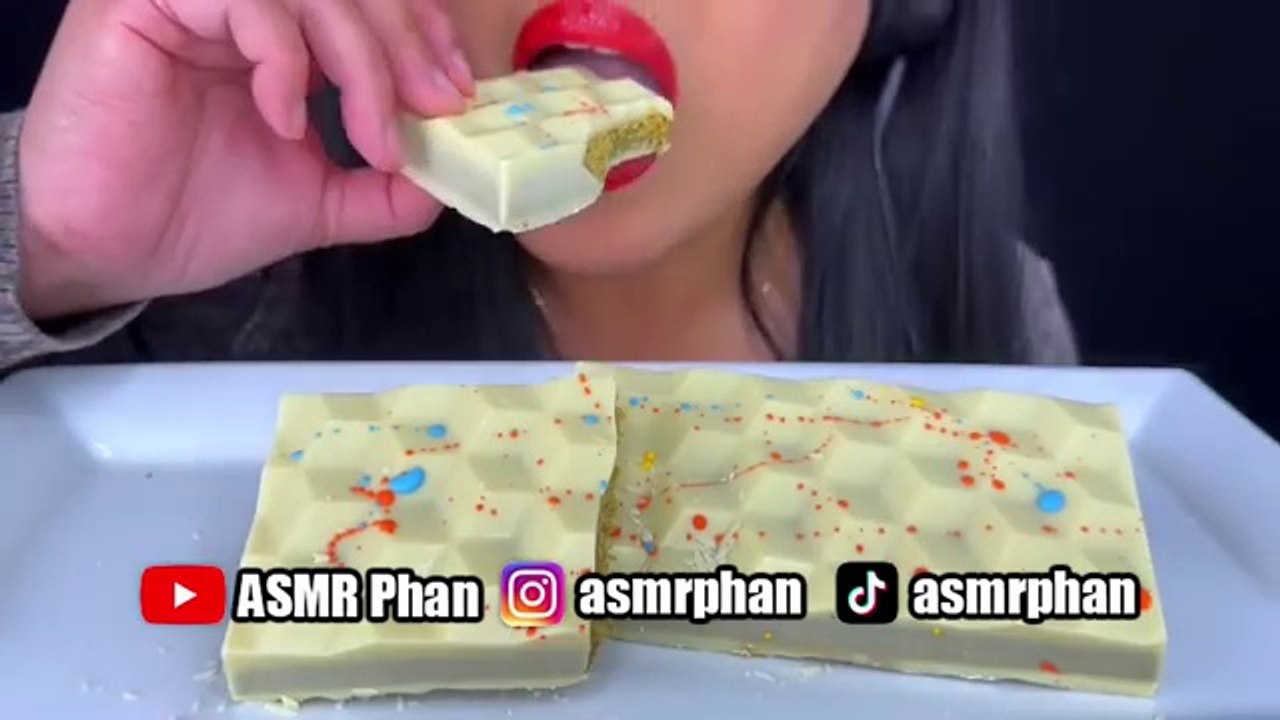 DUBAI KNAFEH PISTACHIO WHITE CHOCOLATE BAR | ASMR PHAN | MUKBANG | EATING SOUNDS