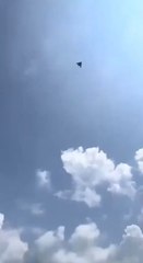 Le drone de combat aérien furtif GJ-11 « Sharp Sword » de l'APL chinoise capturé par une caméra lors d'un vol d'essaiDes rapports récents suggèrent que le drone furtif GJ-11 est désormais équipé pour opérer à partir de navires d'assaut amphibies