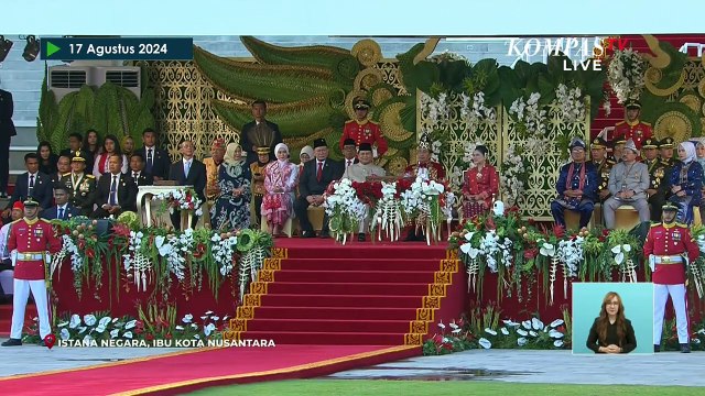 Jokowi Pakai Baju Adat Banjar di Upacara Penurunan Bendera Merah Putih HUT Ke-79 RI di IKN