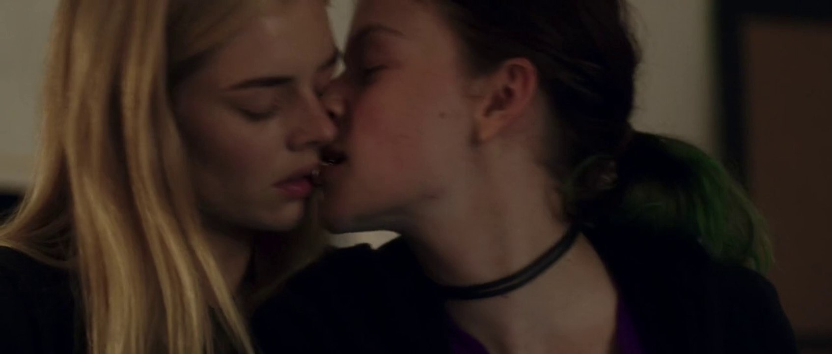 Bad girl Amy, 17, is given one last chance by her adoptive parents, who think Amy's friendship with local girl Chloe is a step in the right direction HD ( Drama, Thriller )