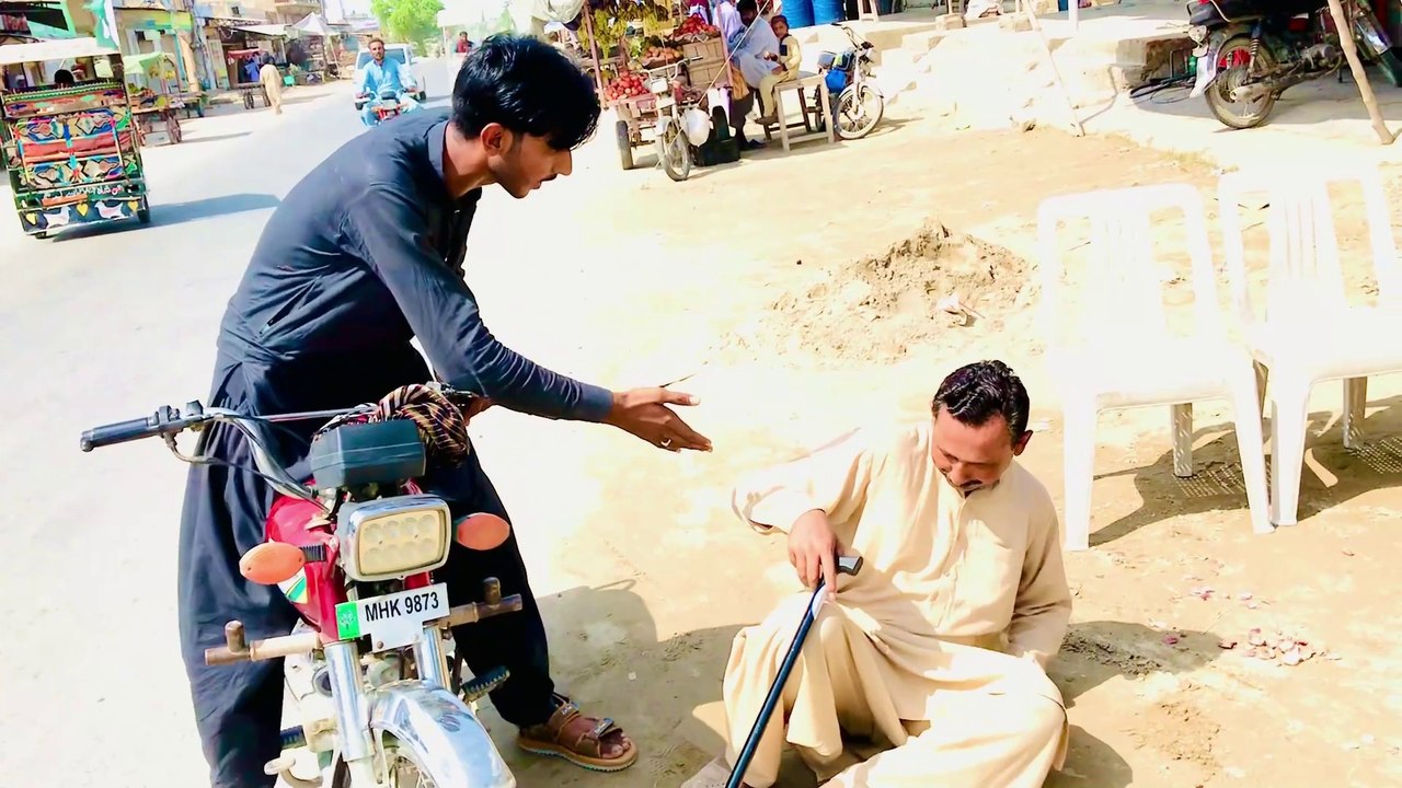 افسوس لڑکے کی نابینا سے بدتمیزی