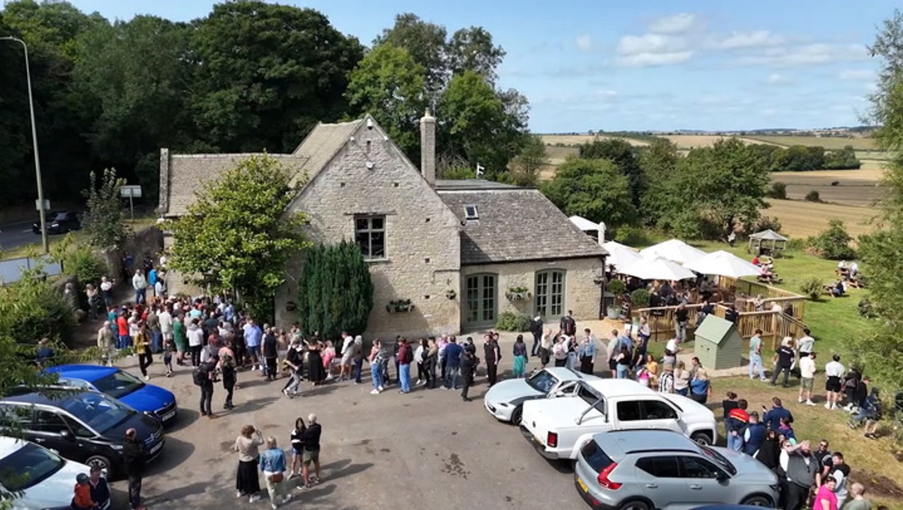 Jeremy Clarkson’s new Oxfordshire pub opens on time to fanfare