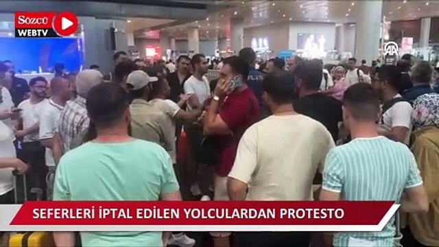 Uçak seferleri iptal edilen yolculardan protesto