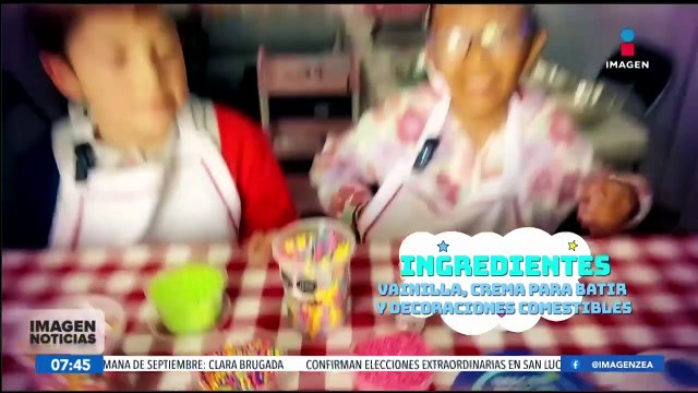 Evan y Majo terminan sus vacaciones preparando un pastel de vainilla relleno de fresas