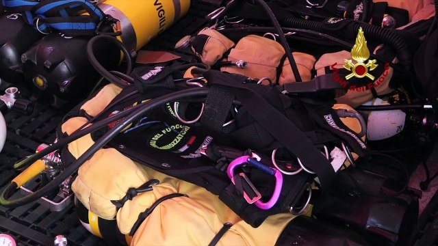 Per i sommozzatori dei vigili del fuoco in 5 giorni 123 immersioni e 4.370 minuti sott'acqua