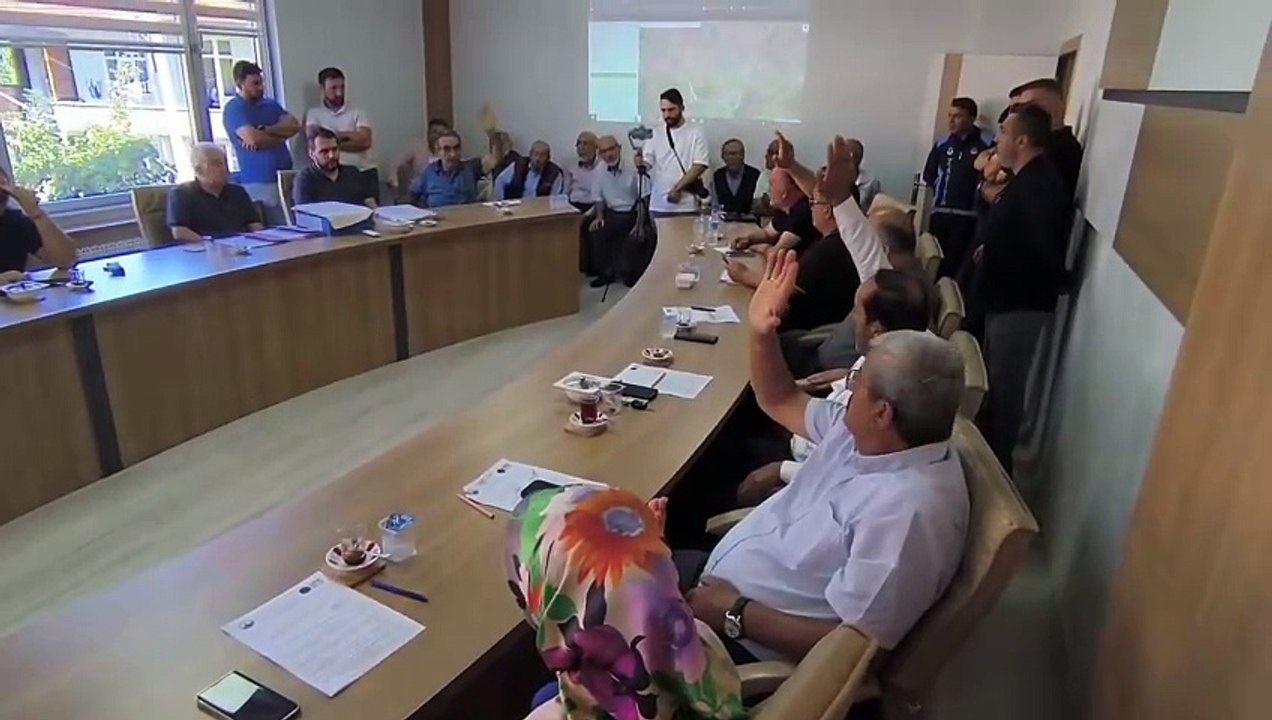 Ladik Belediye Meclisi'nde Tansiyon Yükseldi: Polemik Yaratma Devam Et