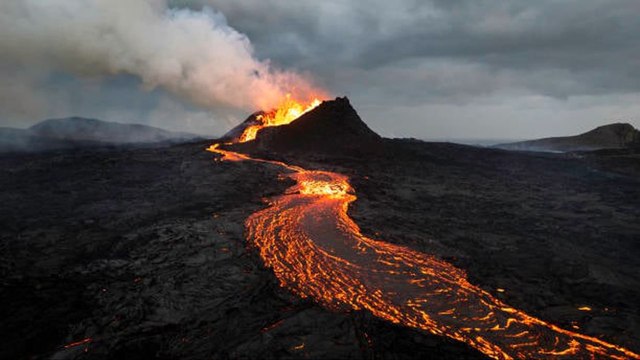 La Erupción De Un Volcán En Islandia Provoca Evacuaciones Masivas