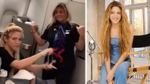 Azafata le baila a Shakira en pleno vuelo y así reacciona la colombiana