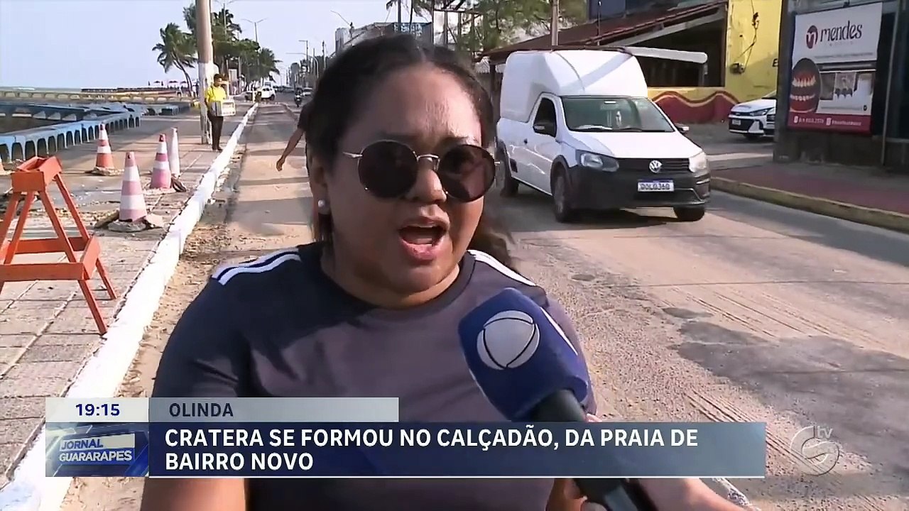 Cratera se formou no calçadão da praia de Bairro Novo, em Olinda