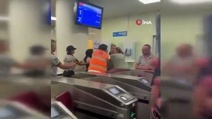 Yolcu ve güvenlik görevleri arasında kavga çıktı