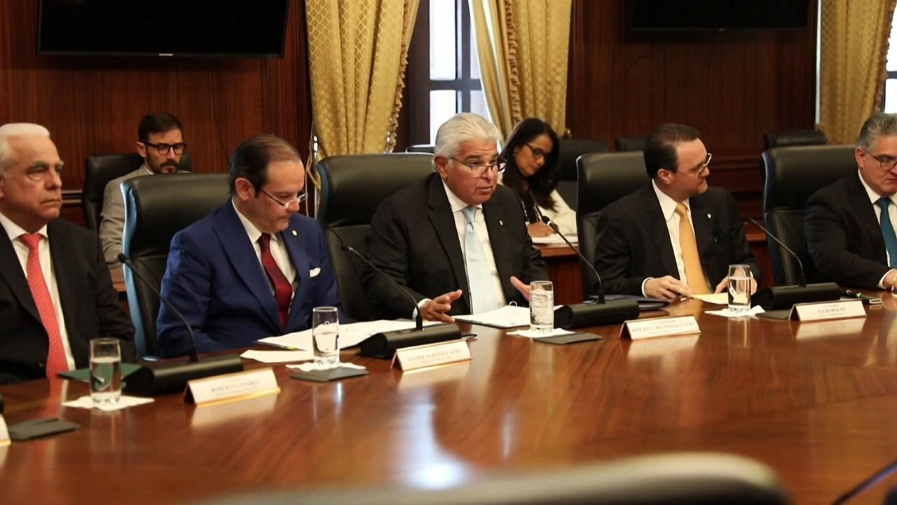 Costa Rica promete ayudar a Panamá ante la OCDE para salir de listas de paraísos fiscales