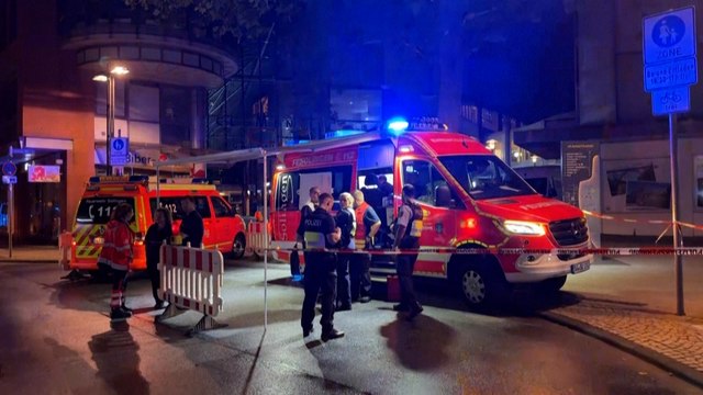 Attaque au couteau en Allemagne : trois morts et des blessés, l'auteur en fuite