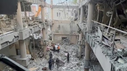 Schwerer russischer Luftangriff trifft Zivilbevölkerung in der Ukraine 🚨