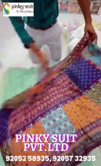 Pinky Suit का लखनवी चिकन कढ़ाई सूट, बारीक गला और Print work दुपट्टा।