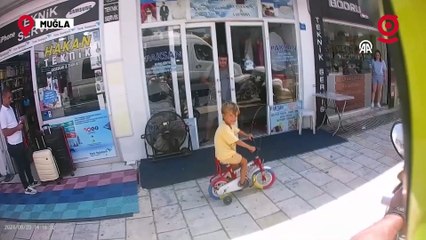 Bodrum'da güldüren diyalog: Kask takmayan çocuğa çizgi film yasağı