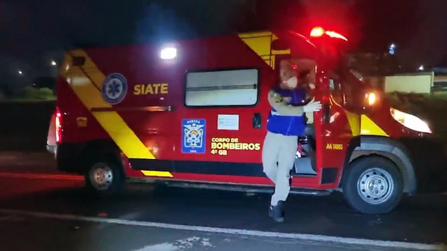 Casal fica ferido em acidente de moto na marginal da BR-277 em Cascavel