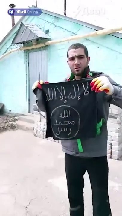 Prisoners brandish knives after taking hostages at Russian prison