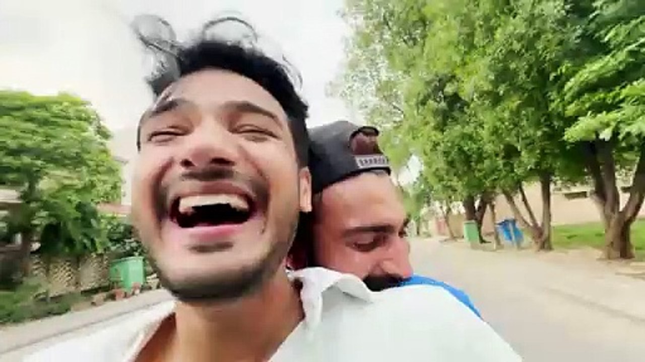 Camera nichy kro kanwal bhdak gae