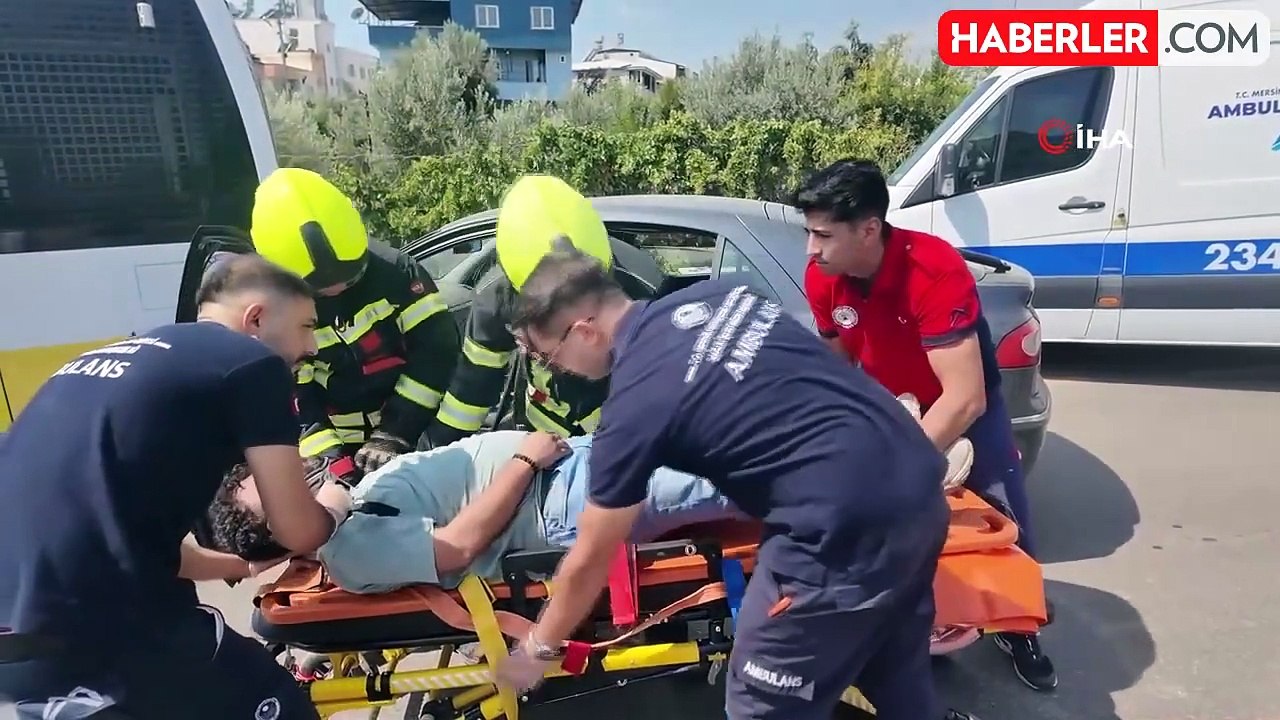 Mersin'de Belediye Otobüsüne Otomobil Çarptı