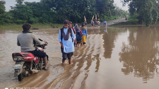 प्रतापगढ़ में चार इंच बारिश, पुलियाओं से बहा पानी