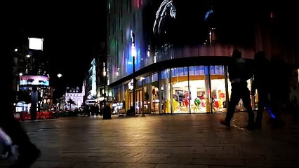 noche de centro personas caminado